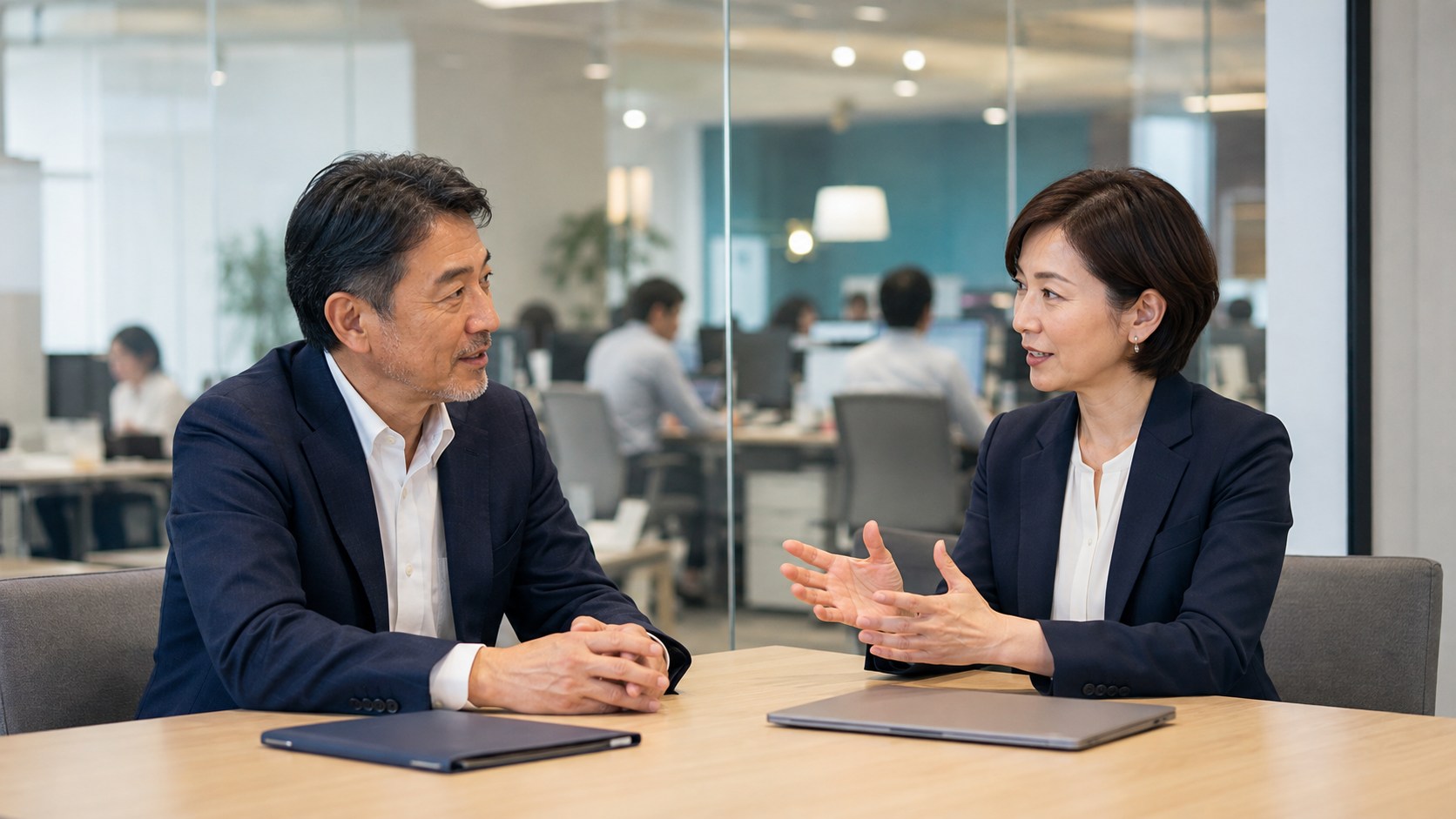 BPO会社の運営と将来の承継を話し合う経営者と相談担当者のイメージ